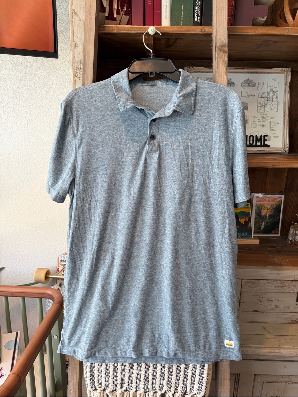 Vuori men’s strato tech polo size medium